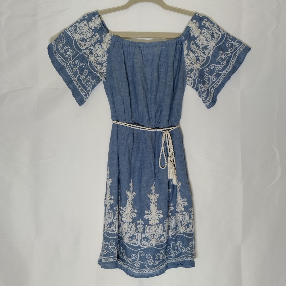 Flying Tomato - size Medium dress